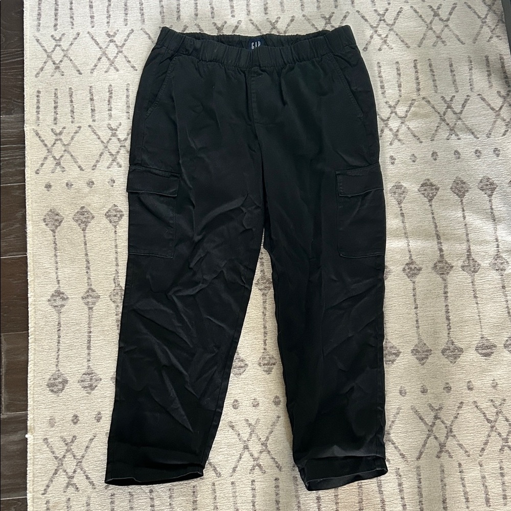 GAP Women's Black Straight Leg Cargo Pants